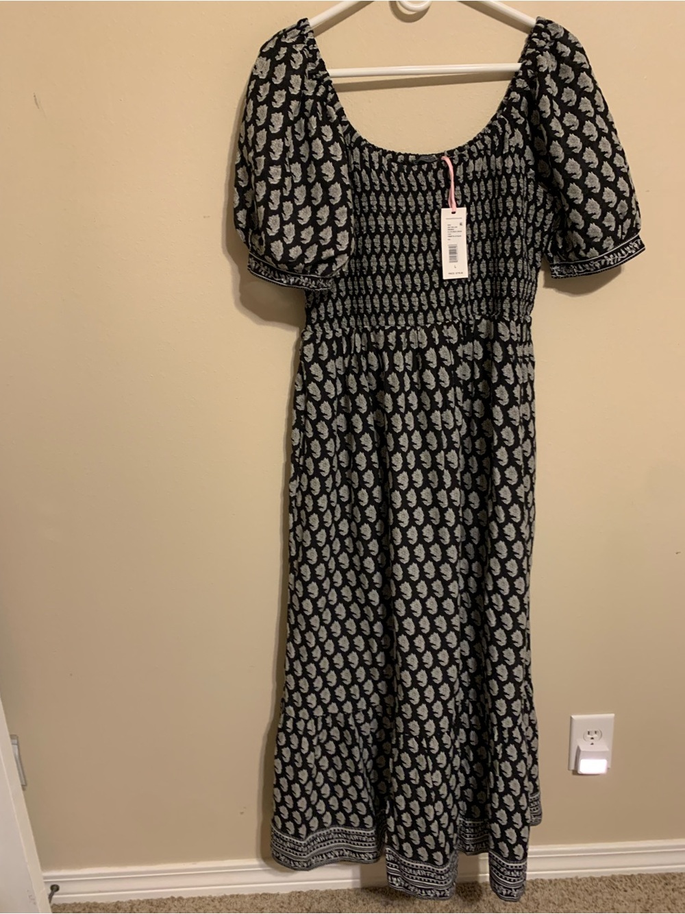 Vineyard Vines Black and Cream Maxi Dress with Puff Sleeves
